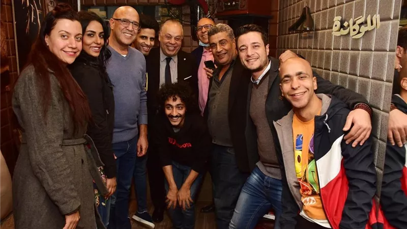 بالصور.. أشرف زكي مع أبطال 