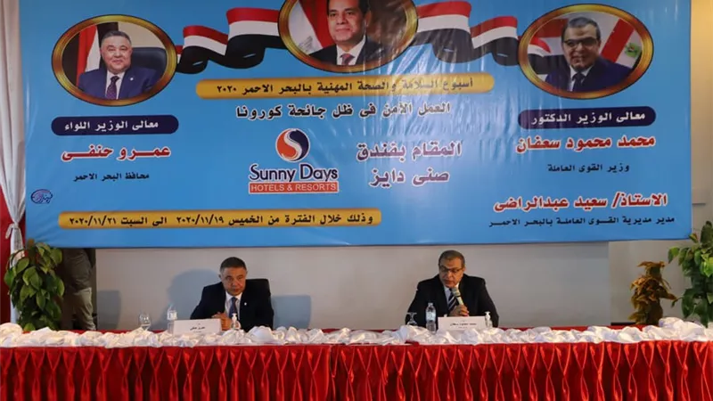 وزير القوى العاملة يسلم 60 عقد عمل لذوي القدرات بالبحر الأحمر