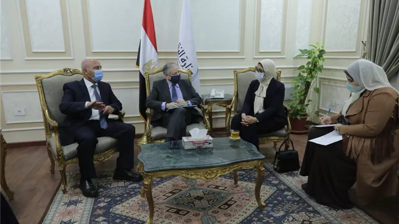 وزيرا النقل والصحة يبحثان الحد من الحوادث مع مبعوث الأمم المتحدة للسلامة على الطرق