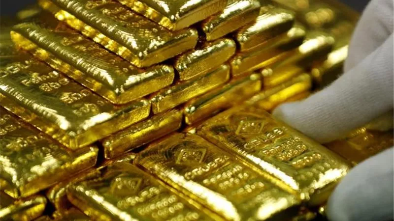 صعود الذهب مع تراجع الدولار رغم تفاؤل لقاح كورونا