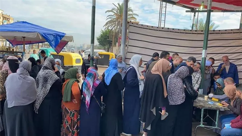 بالصور .. مشاركة المرأة المصرية فى أول أيام المرحلة الأولى من انتخابات النواب
