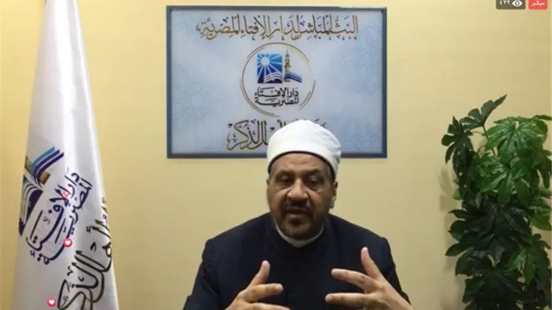 هل يجوز توزيع الزكاة في مصر رغم اني أعيش في بلد آخر؟ .. دار الإفتاء تجيب