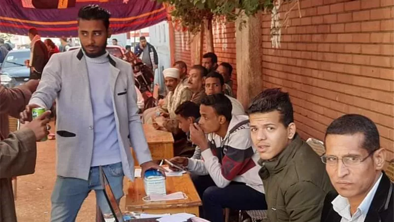 توافد المواطنين على مقرات اللجان الانتخابية بسوهاج