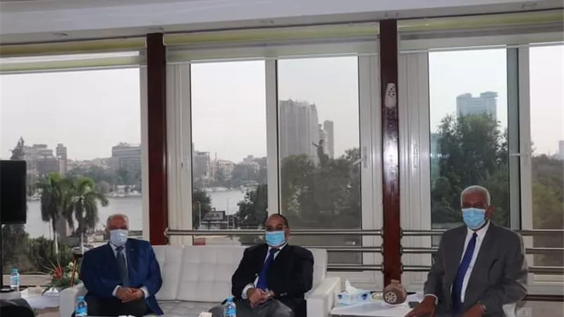 اتحاد النقابات المهنية يطلق قوافل التنمية لمساعدة القرى الأكثر احتياجاً