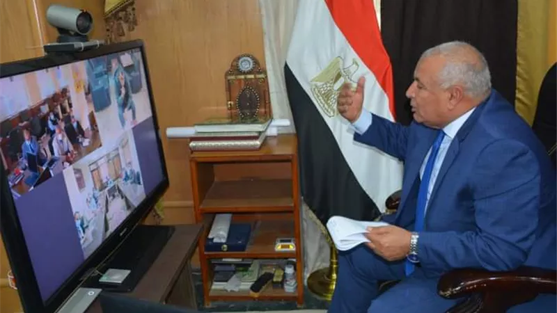 الزملوط ..يوجه بمراجعة أرصدة أدوية كورونا بمستشفيات العزل فى الوادى الجديد