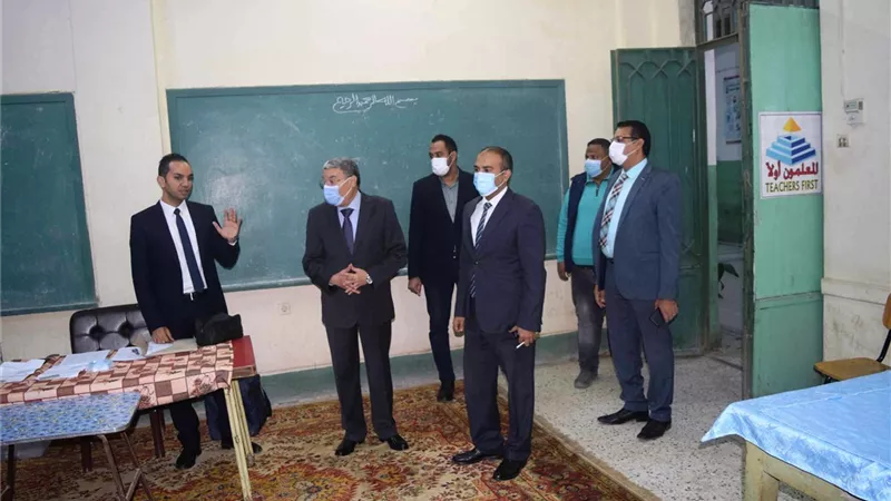 محافظ المنيا يتفقد لجان انتخابات الاعادة مع بدء اعمالها