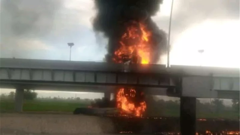 السيطرة على حريق نشب بسيارة مواد بترولية بكوبرى هضبة أسيوط
