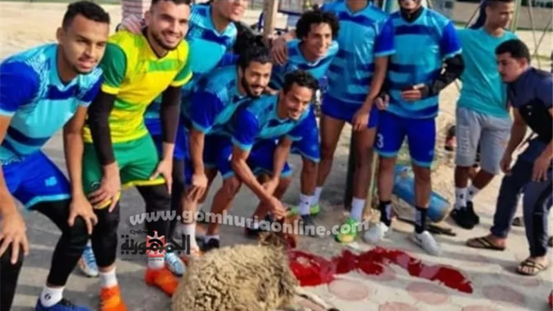 فريق الحمام ينحر خروفا في بداية مرانه استعدادا لنادي الجزيرة في الممتاز