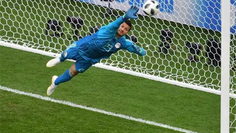 بعد أنباء إصابة حارس مرمى الأهلي بكورونا.. أول تصريح من وكيل اللاعب