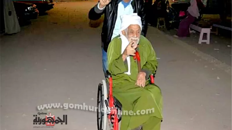 إرادة ذوى الهمم والمسنين تقهر برودة الجو وبعد المسافات للتصويت بانتخابات الوادى الجديد.صور