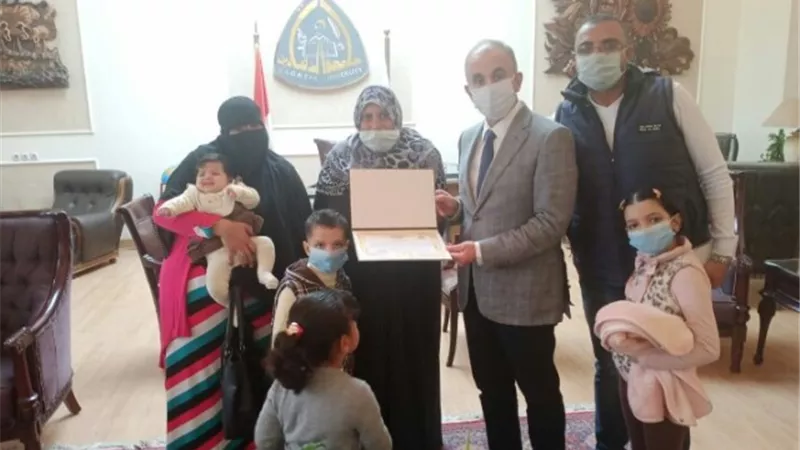 رئيس جامعة الزقازيق يكرم الأمهات المثاليات من الجهاز الإداري بالجامعة ..صور