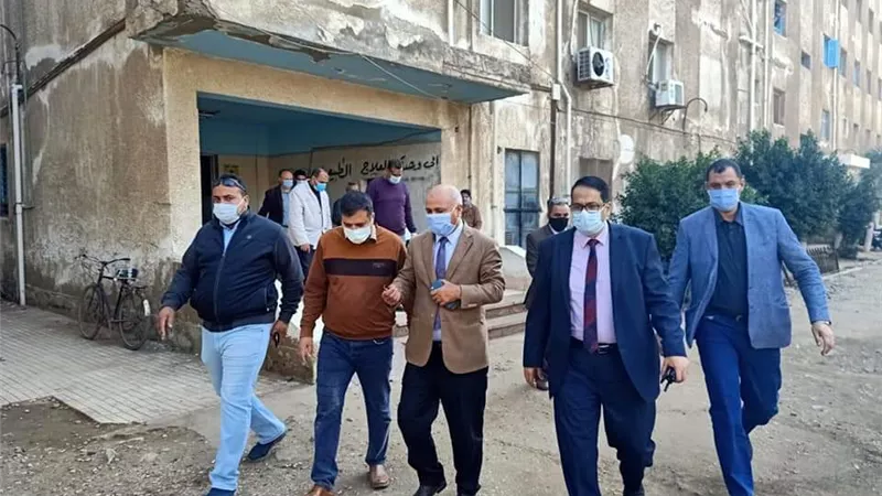 وكيلا وزارة الصحة والتعليم يتابعان حالة ٧طالبات مصابين في حادث بسيون