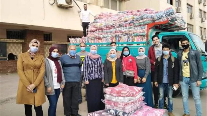 نائب رئيس جامعة الزقازيق تشهد فعاليات تسليم 1000بطانية للأسر الأكثر إحتياجا