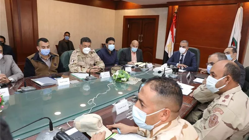 محافظ سوهاج: ضرورة إلتزام الناخبين بالاجراءات الاحترازية وتوفير الكمامات