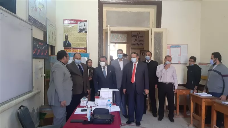 رئيس محكمة شمال اسيوط الابتدائية يتفقد لجان انتخابات الاعادة