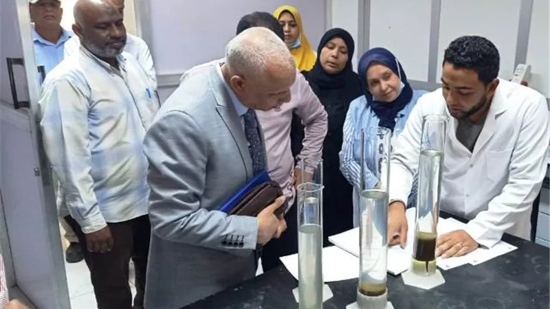 رئيس شركة مياه قنا يتابع ميدانياً مشروعات الصرف الصحى