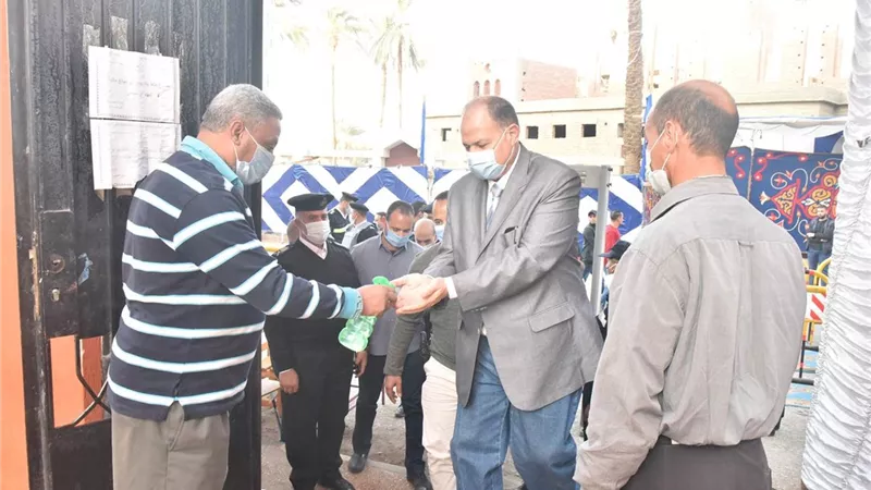 محافظ أسيوط يواصل تفقد مقار اللجان الانتخابية بحي شرق خلال جولة الإعادة لانتخابات مجلس النواب2020