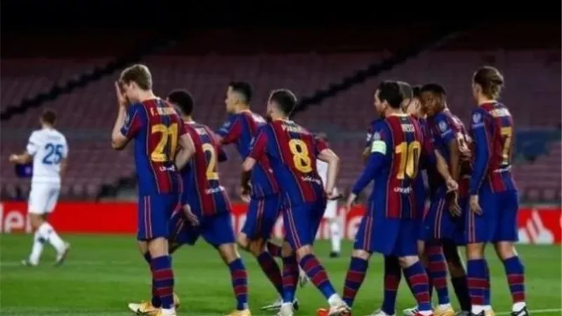 بالفيديو.. برشلونة يقسو على دينامو كييف برباعية ويتأهل لثمن نهائي الأبطال