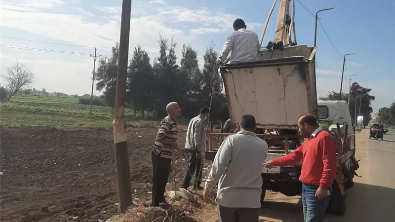 إحلال وتجديد الأعمدة المتهالكة علي طريق ههيا_أبو كبير