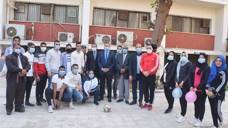 صيدلة سوهاج تنظم اليوم الرياضي الاول لطلابها بحضور رئيس الجامعة