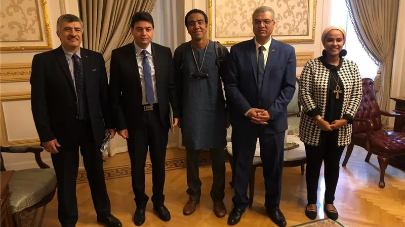 وزارتا الشباب والإعلام تستعدان لتنفيذ منحة ناصر للقيادة