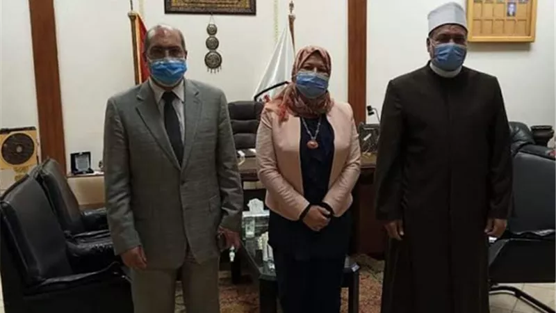 نائب رئيس جامعة الزقازيق لشئون خدمة المجتمع تلتقي وفد بيت العائلة المصرية