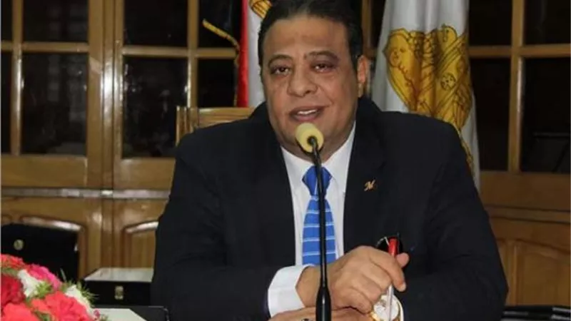 عميد أداب عين شمس: الكلية تنظم معارض خيرية لبيع الملابس بأسعار منخفضة للطلاب