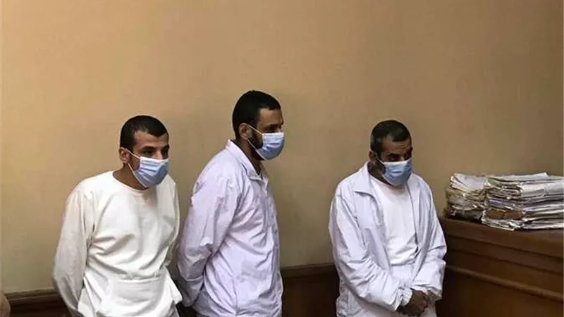 رد فعل صادم من والد فتاة المعادى لحظة النطق بالحكم على المتهمين
