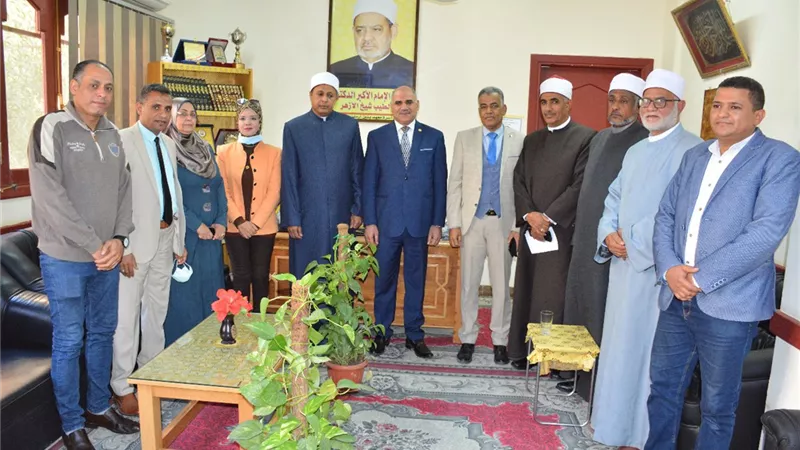 رئيس جامعة الأقصر فى زيارة للإدارة المركزية للأزهر الشريف بالأقصر