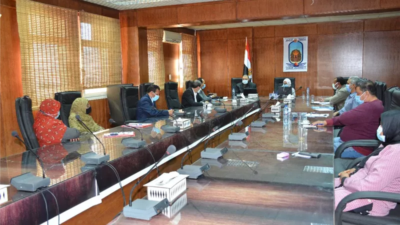 رئيس جامعة الأقصر يجتمع بوكلاء الكليات لشئون الدراسات العليا والبحوث
