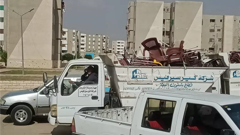 حملة لرفع الإشغالات والمخالفات أمام المحال التجارية بمدينة الشروق..صور