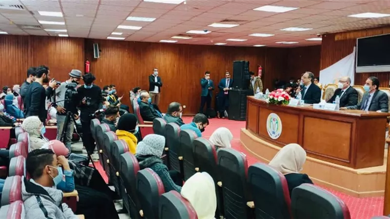 في لقاءه بطلاب جامعة المنصورة : القاضي يدعو إلى تدريس الثقافة القانونية في مناهج التعليم الجامعي