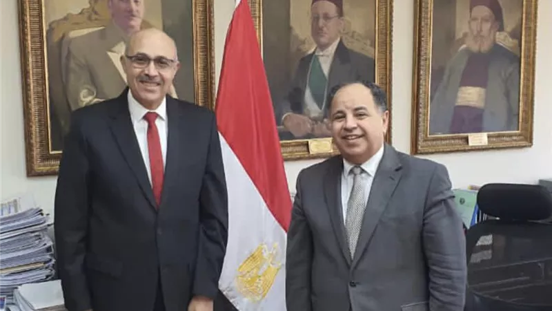 رئيس جامعة طنطا يلتقي وزير المالية بالقاهرة