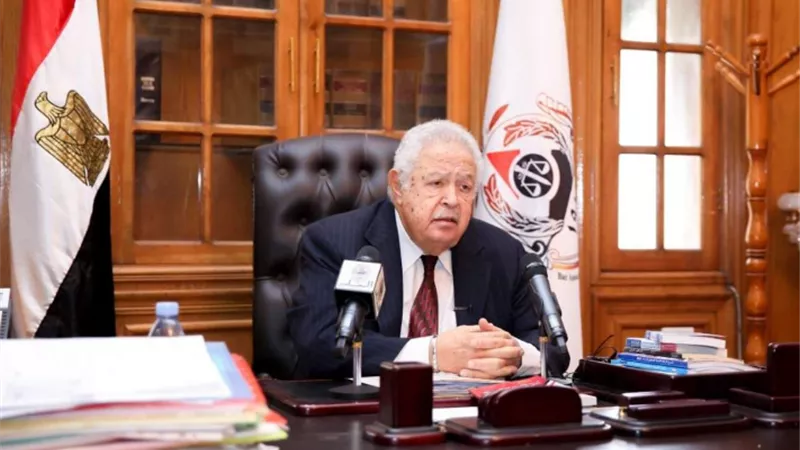 نقيب المحامين يعلن تفاصيل إيقاف «عضو مجلس» عن ممارسة المحاماة حتى انتهاء التحقيق معه