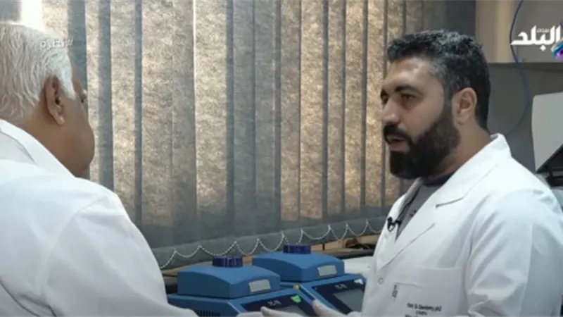 أستاذ فيروسات: 