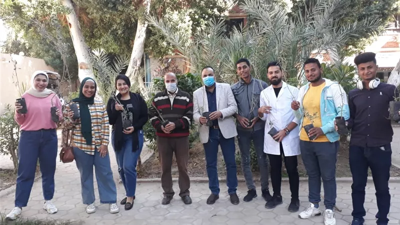 معسكر لتشجير كلية الفنون بالأشجار المثمرة بالأقصر