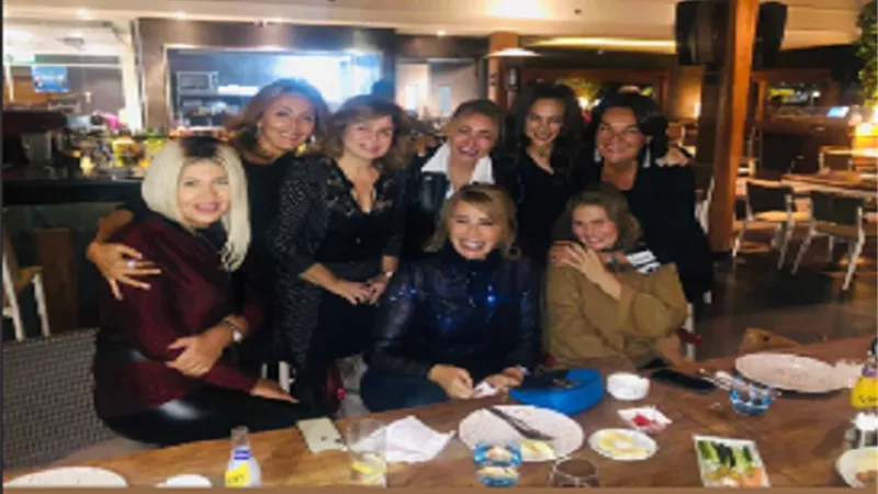 إلهام شاهين ويسرا وليلى علوى يحتفلون بعيد ميلاد هند صبري