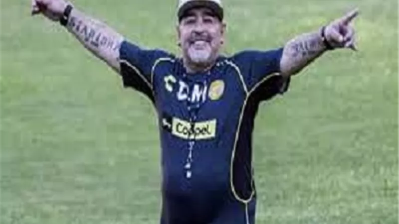 قبل وفاته بسته أشهر.. مارادونا يكتب طلب غريب في وصيتة