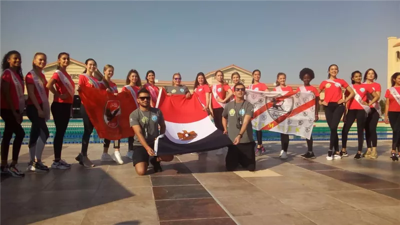 ملكات جمال العالم توجه رسالة لقطبي الكرة المصرية..صور