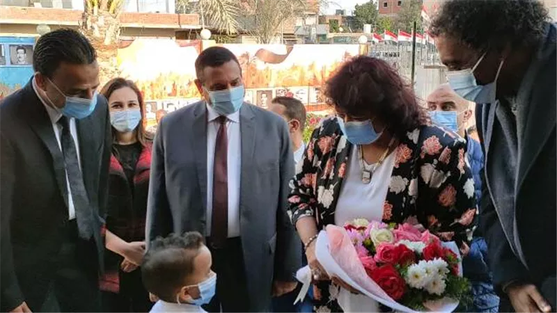 وزيرة الثقافة ومحافظ البحيرة يفتتحان قصر ثقافة وادى النطرون .صور