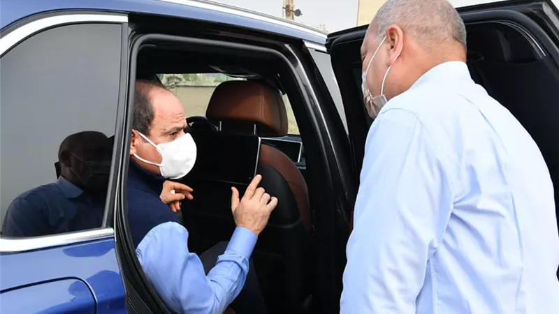 الرئيس يتفقد سير العمل ومعدل الإنجاز في مشروعات تطوير الطرق والمرافق بالقاهرة