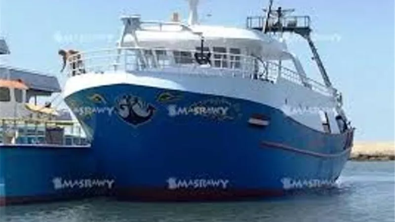 انطلاق عشرات المراكب للصيد من ميناء الصيد ببرج البرلس