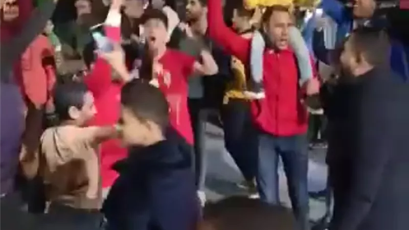 بالفيديو.. احتفالات العاشر من رمضان بفوز الأهلى تغطى شوارع ونوادى المدينة