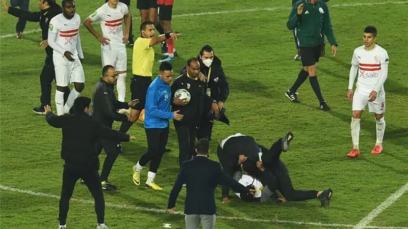 مشاجرة الأفارقة أفسدت فرحة نهائى القرن.. تعرف على التفاصيل بالصور
