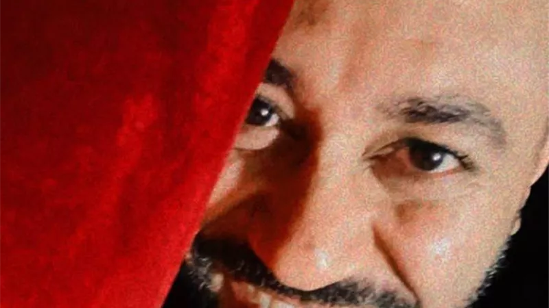 محمد عز يداعب متابعيه بصورة جديدة احتفالاً بفوز الأهلى
