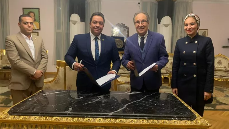 تعاون بين جامعة مصر للعلوم والتكنولوجيا ومعهد إعداد القادة لتنمية ونشر ثقافة الانتماء الوطني بين الطلاب