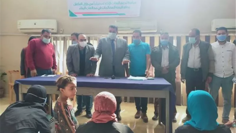محافظ أسيوط يعلن تسديد رسوم جدية التصالح في مخالفات البناء لـ٢٧ أسرة.. بالصور