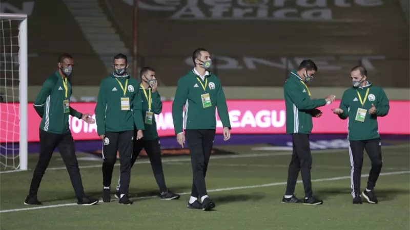 طاقم تحكيم نهائي إفريقيا يصل إلى استاد القاهرة