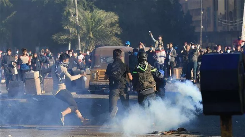قتيل وعدد من الجرحى في مواجهات بين أنصار الصدر ومتظاهرين في العراق