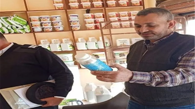 ضبط ٣ محلات لبيع المبيدات دون ترخيص ببني سويف